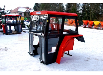 Kabina MF 235/2812 NAGLAK kanciaste błotniki przedłużenia plastikowe,szyberdach,lampy